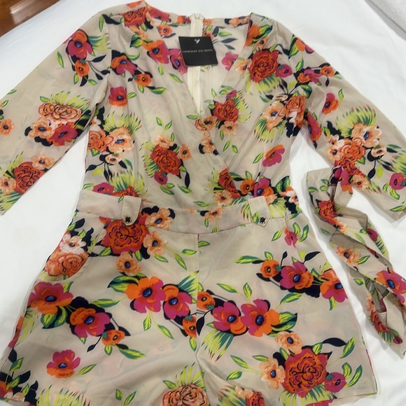 Goodnight Macarroon Floral Romper size M summer vacation - Picture 2 of 13
